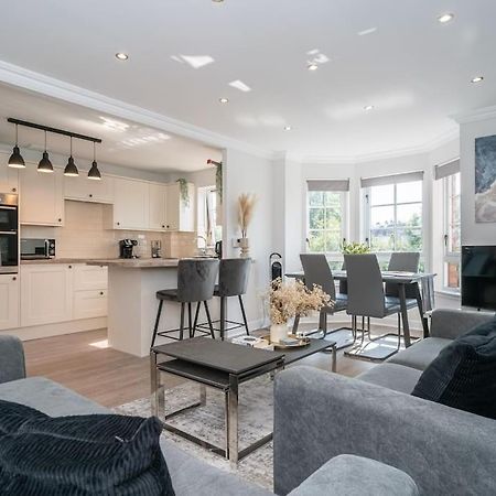 Luxury 2Bed 2Bath Flat In City Centre- Free Parking! Daire Edinburgh Dış mekan fotoğraf