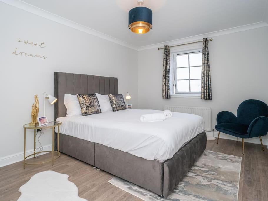 Luxury 2Bed 2Bath Flat In City Centre- Free Parking! Daire Edinburgh Dış mekan fotoğraf