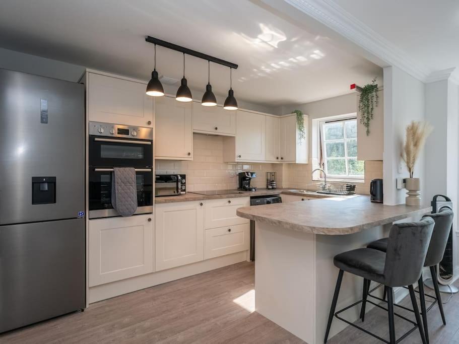 Luxury 2Bed 2Bath Flat In City Centre- Free Parking! Daire Edinburgh Dış mekan fotoğraf